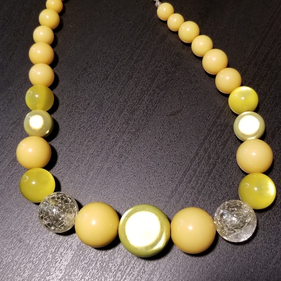 Yellow Progressive Bead Fashion Necklace - Picture 4 of 8